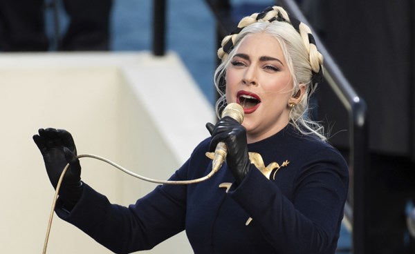 حارس كلاب ليدي غاغا يروي تفاصيل خطف الكلبين: كنت على وشك الموت