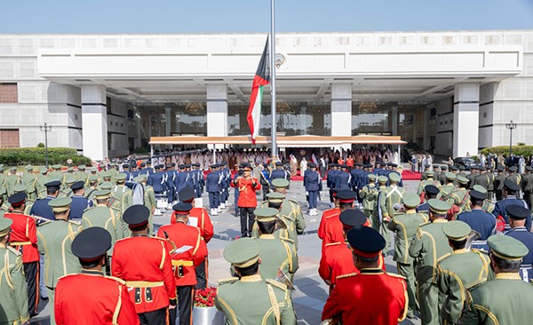 صاحب السمو يشمل برعايته وحضوره مراسم رفع العلم