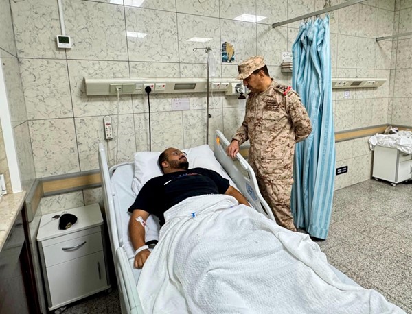 رئيس الأركان يطمئن على صحة عدد من مصابي القوة البحرية الكويتية جراء العدوان الإيراني الآثم