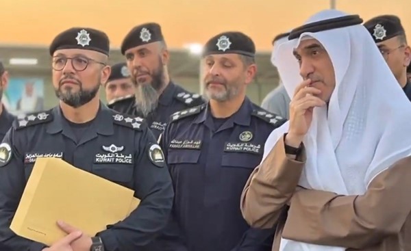 النائب الأول ووزير الداخلية يزور نزلاء المؤسسات الإصلاحية ويشاركهم الإفطار في شهر رمضان