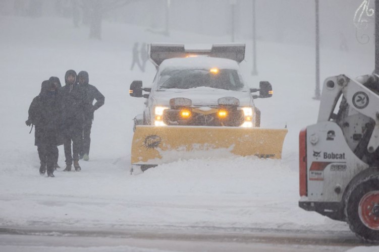 العاصفة القطبية تتعمق وتشلّ الحياة في أجزاء واسعة من أميركا