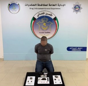 «الداخلية»: ضبط 18 متهماً بكوكتيل مخدرات بينها 2.565 كبسولة لاريكا و2.55 كغم حشيش وشبو