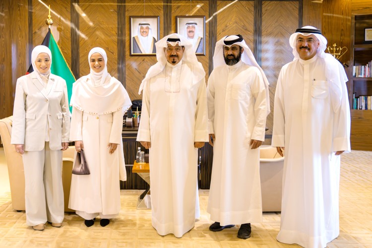 رئيس الوزراء كرّم أوائل الثانوية العامة: أنتم الثروة الحقيقية لبناء الوطن