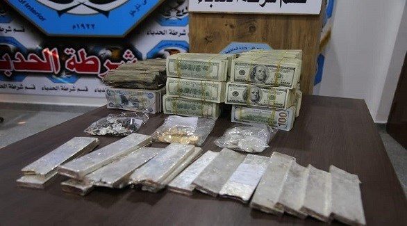 العثور على كنز من ذهب وفضة ودولارات دفنه داعش في الموصل