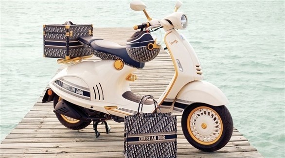    Vespa 946   